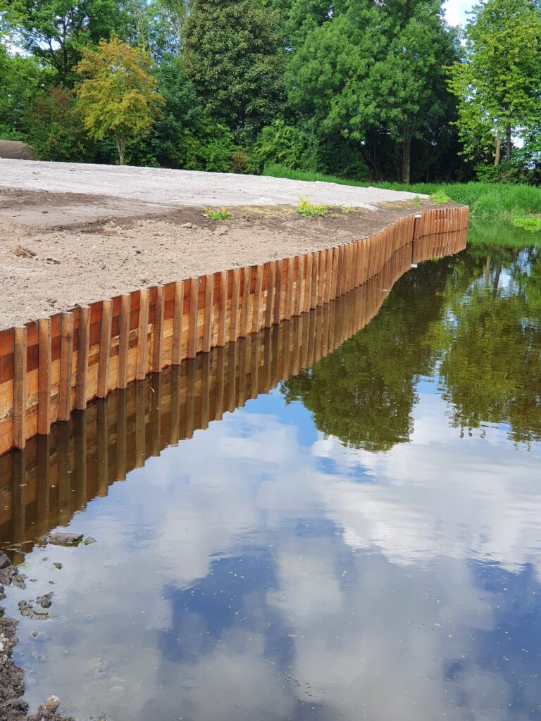Beschoeiing golfbaan Broekpolder